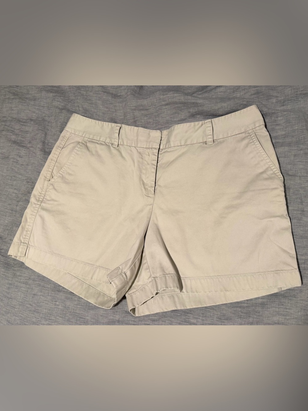Vineyard Vines Women’s Khaki Shorts Size 14